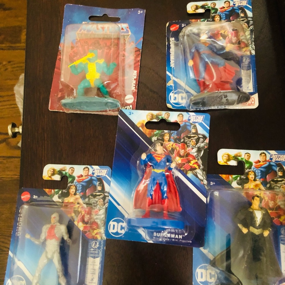 DC Superman and Heroes Mini Figures - Blue and Red Assortment